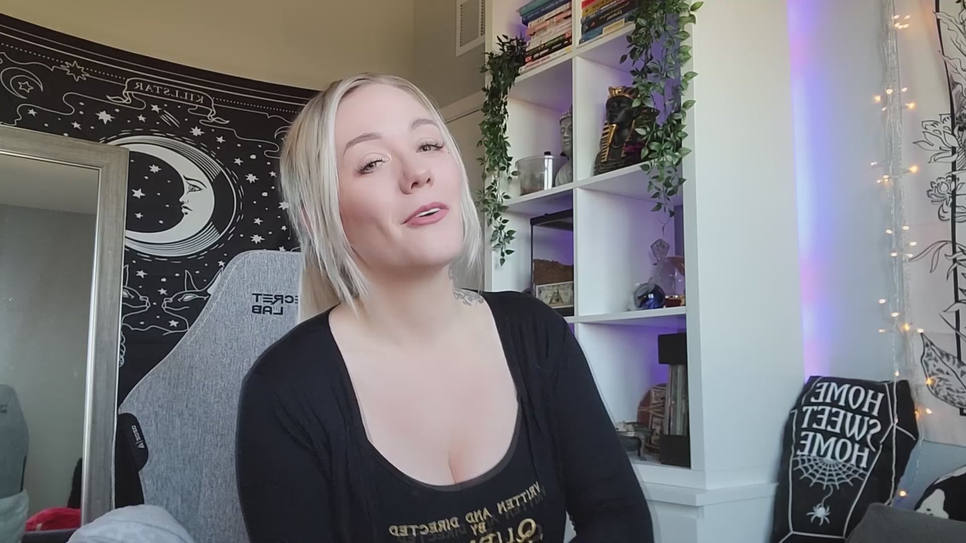 Solid Makeup Brush Cleanser Soap for Cosmetic Brushes with Silicone Cleaning Pad - Vanilla Fragrance, 2.45 Oz., Professional Makeup